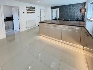 Kitchen- click for photo gallery